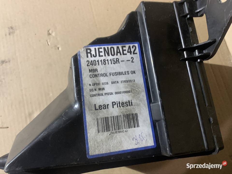 240118115R skrzynka bezpieczników Renault Laguna Szczecin