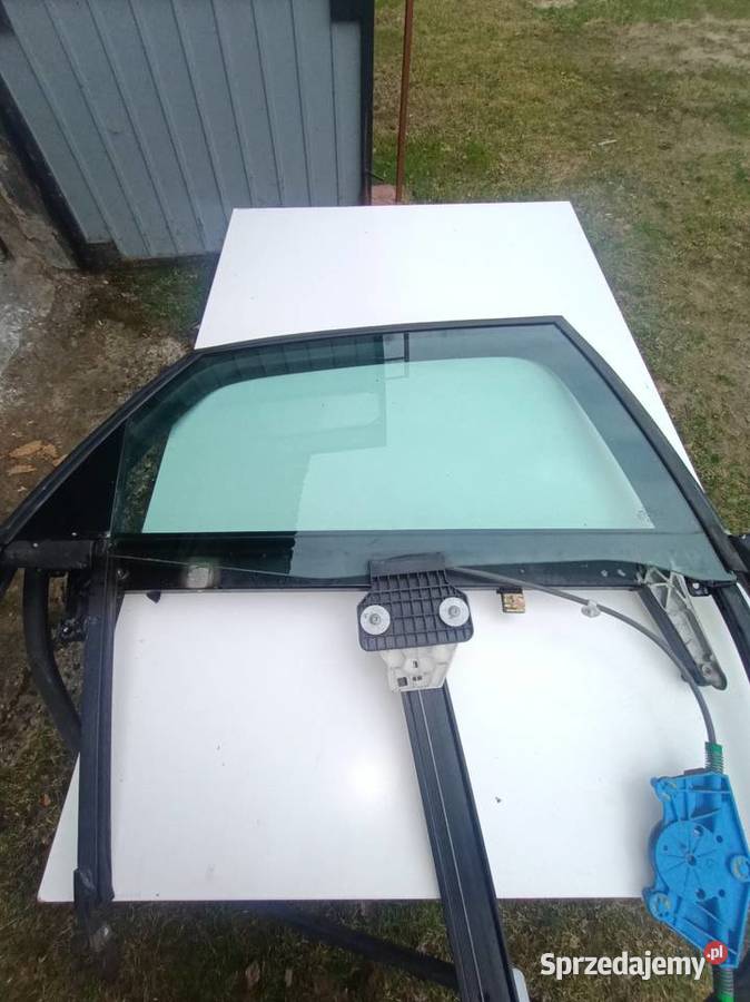 Szyby boczne audi a4b7 sprzedam