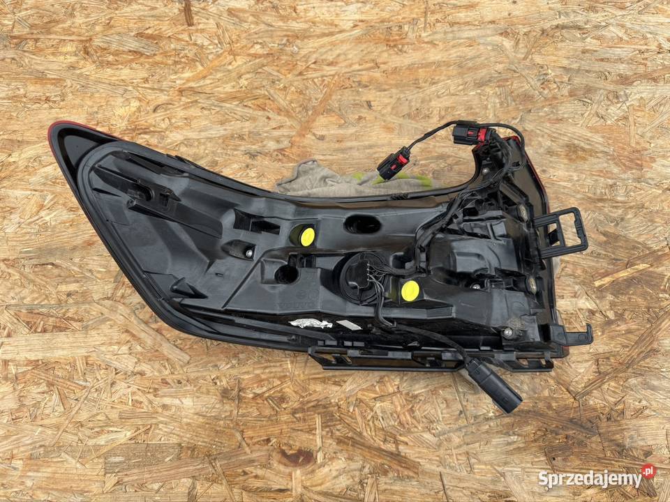 Lampa tył tylna prawa rh w błotnik Volvo c40