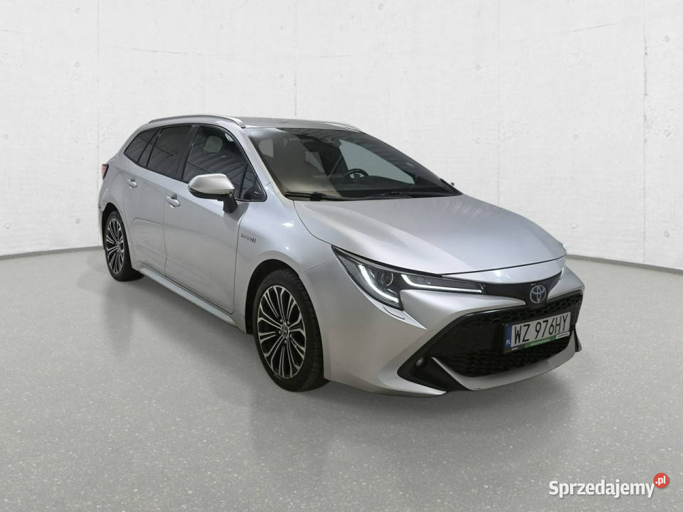 Toyota Corolla Poleasingowe BZ Seria E16 2012 srebrny dolnośląskie Komorniki