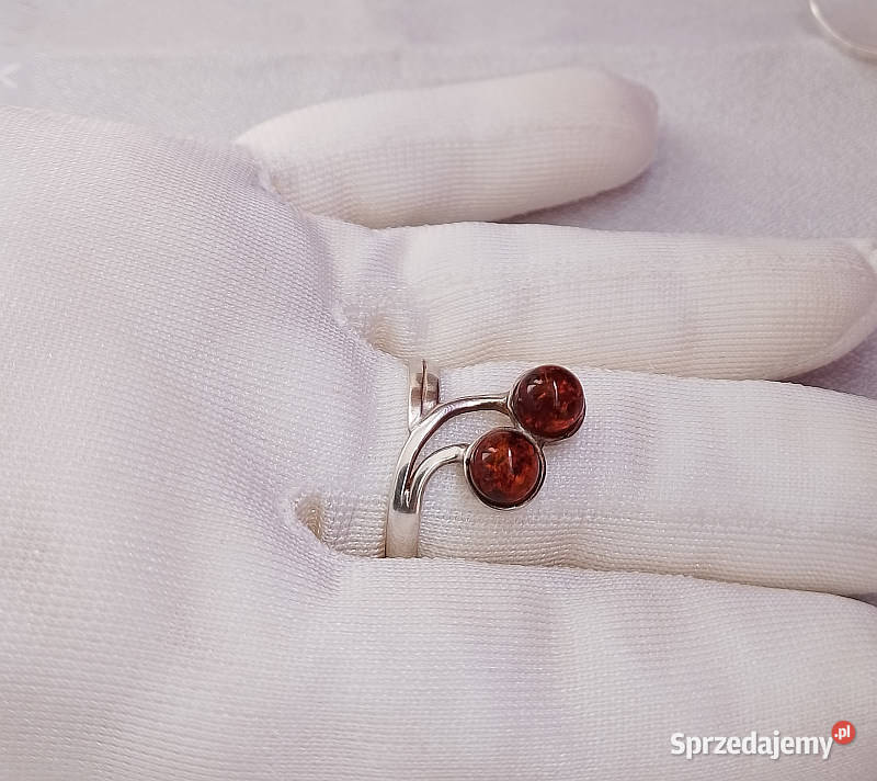 pierścionek srebrny z bursztynami Pierścionki
