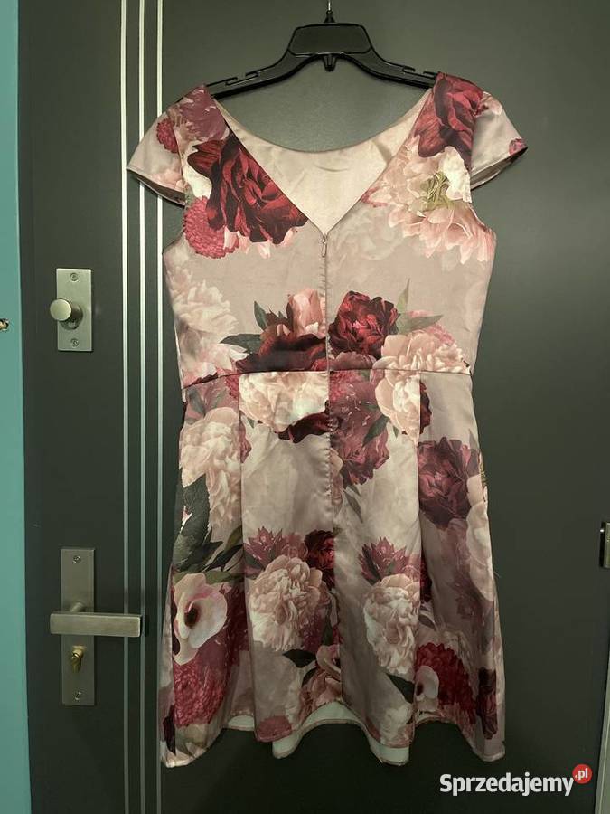 Chi Chi London sukienka modny wzór kwiaty floral Choszczno