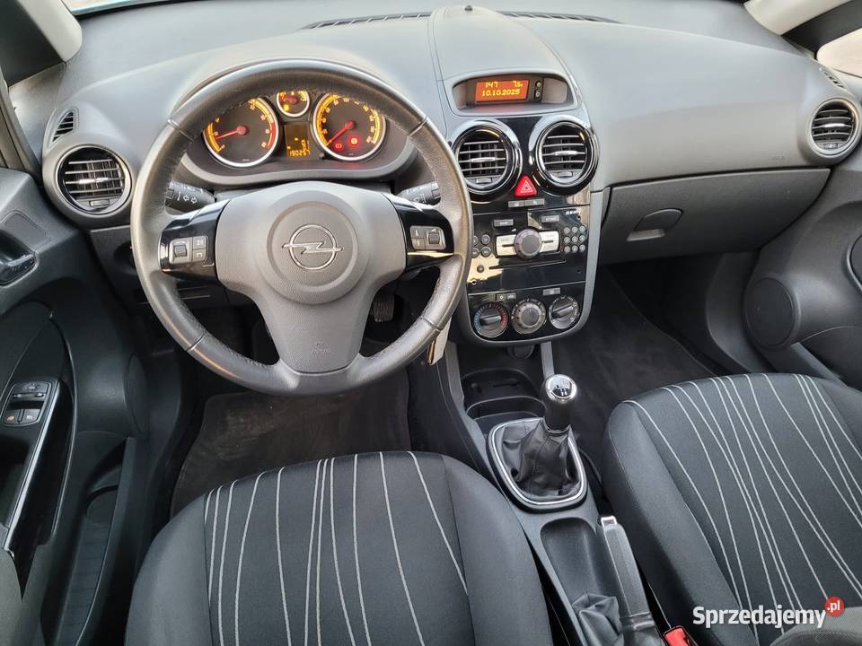 Opel Corsa D 14 benzyna 90 2010r IGŁA manualna Tomaszów Mazowiecki