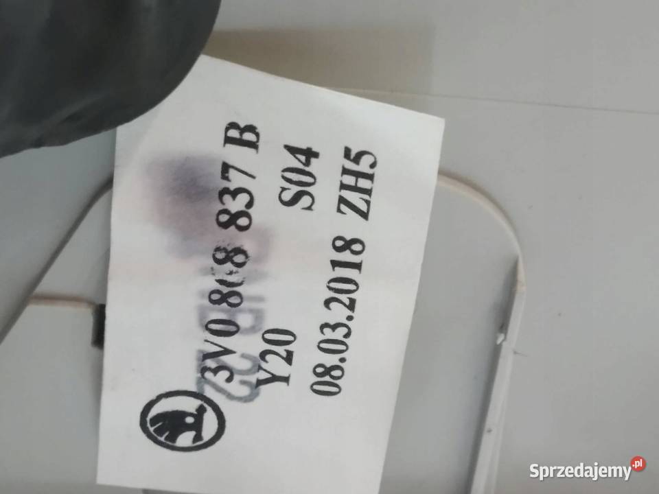 LAMPKA PODSUFITKI Skoda Superb III 2015