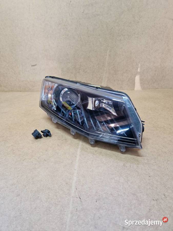 Skoda octavia 3 lampa reflektor prawy przód osobowe Złotoryja