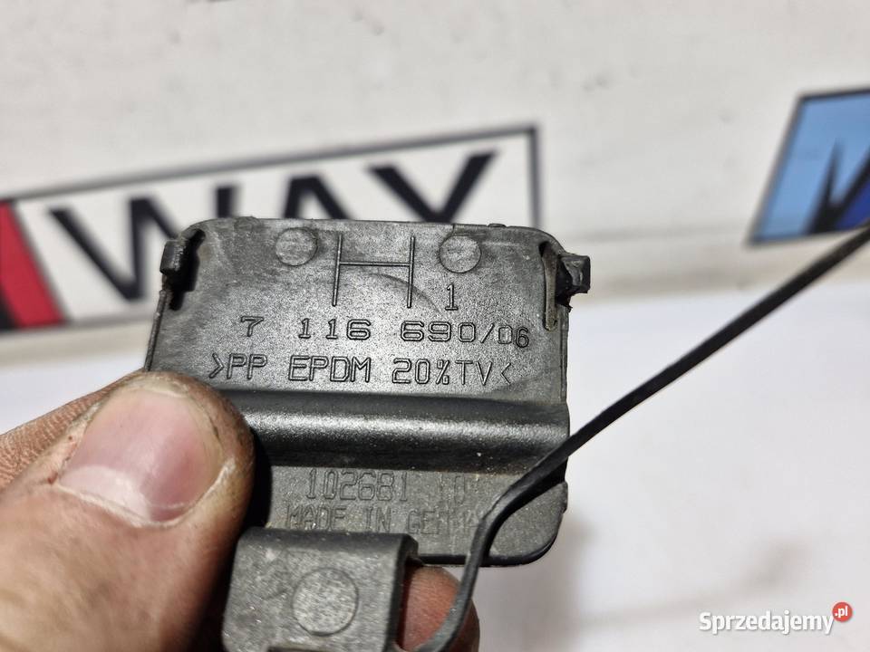 BMW E90 ZAŚLEPKA HAKA ZDERZAKA TYŁ 7116690 osobowe