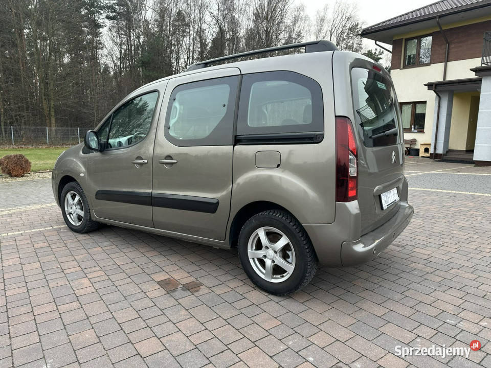 Citroen Berlingo II 20082018 światła przeciwmgielne Lipówki