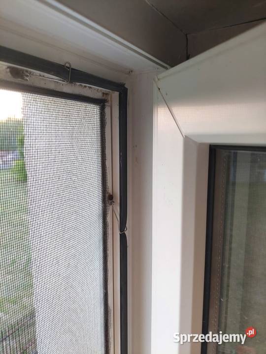 Okno drzwi balkonowe dwuskrzydłowe z moskitierą Korzeniów