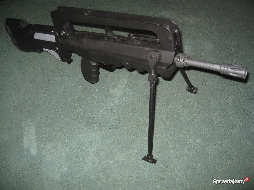 Famas f1 Cybergun Zamarte