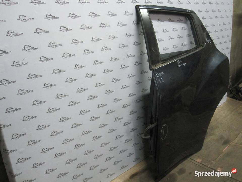 NISSAN JUKE 11r drzwi lewe tył