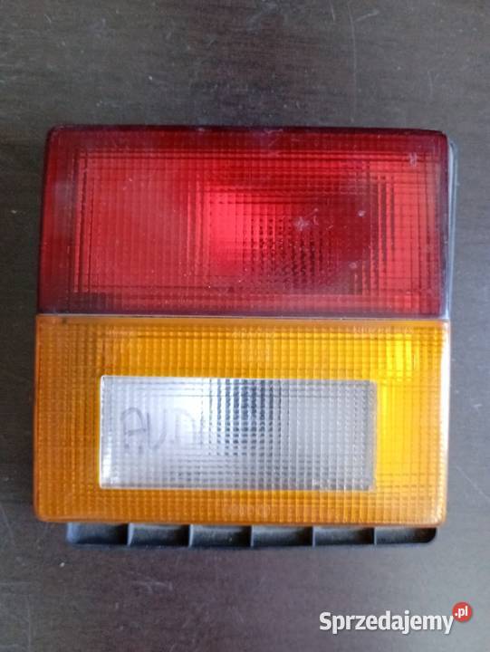 AUDI 80 B2 LAMPA W KLAPĘ TYLNA PRAWA 811945094 Lampy tylne Wrocław sprzedam