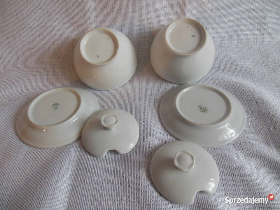 Cukierniczki białe ze spodkami Lubiana PRL 2 Kielce sprzedam