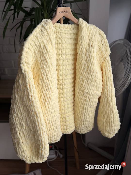 Jasnożółty wyrazisty sweter Solec Kujawski