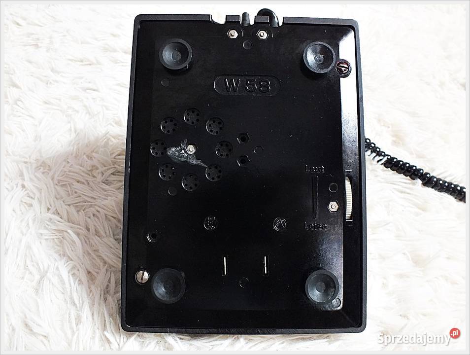 Stary telefon w czarnym bakelicie W58 RFT ebonit