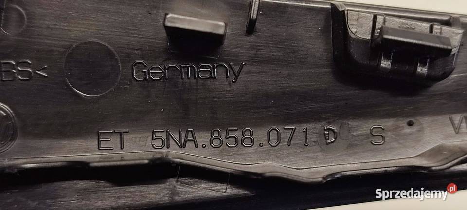 VW TIGUAN II RAMKA RADIA NAWIGACJI 5NA858071D osobowe