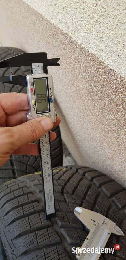 4 x Goodyear Ultra Grip Performance zimowe 24540 18cale śląskie Chorzów