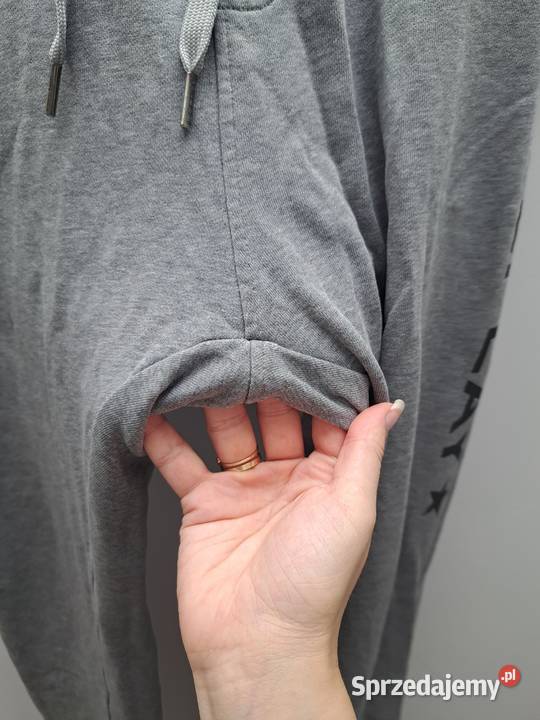 Szare spodnie dresowe Replay logo na nogawce pomorskie Trąbki Wielkie