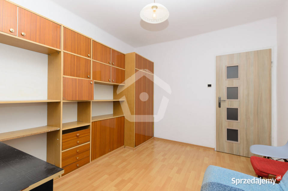 Mieszkanie 3 pokojowe w ścisłym centrum 1 piętro Rok budowy 1960