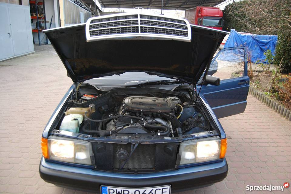 mercedes 190 w201 18 benzyna ładny stan światła przeciwmgielne Pyzdry