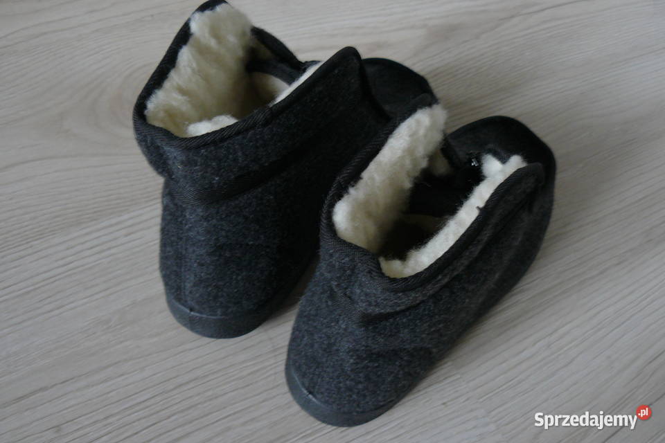 Ocieplane kapcie starszej osobyna zamek43