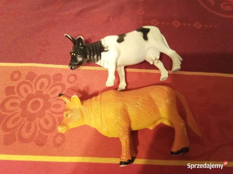 Krowy i pies figurki średniej wielkości Vintage