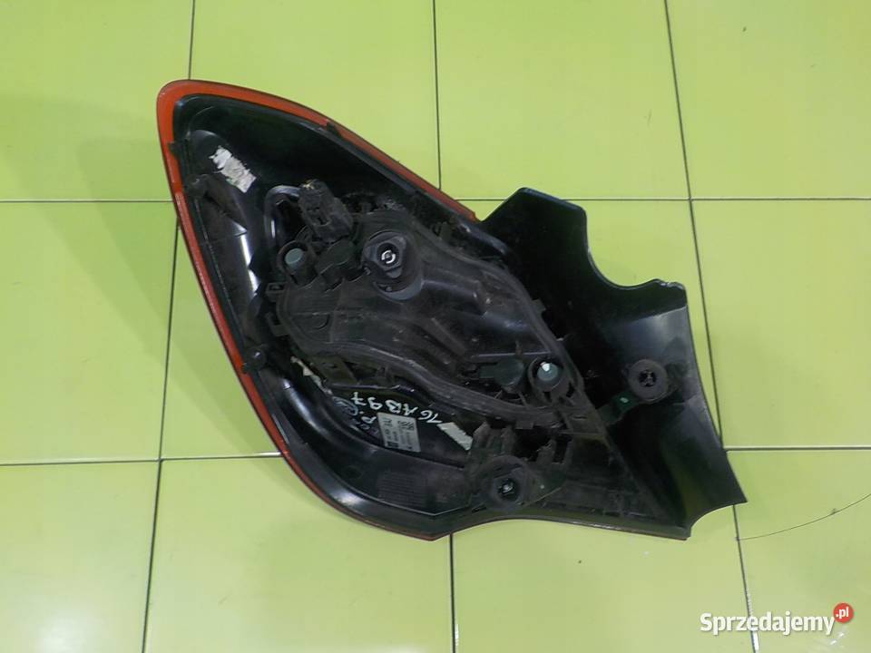 OPEL CORSA E 14 T 15r HB 3D lampa prawa tyl Suków