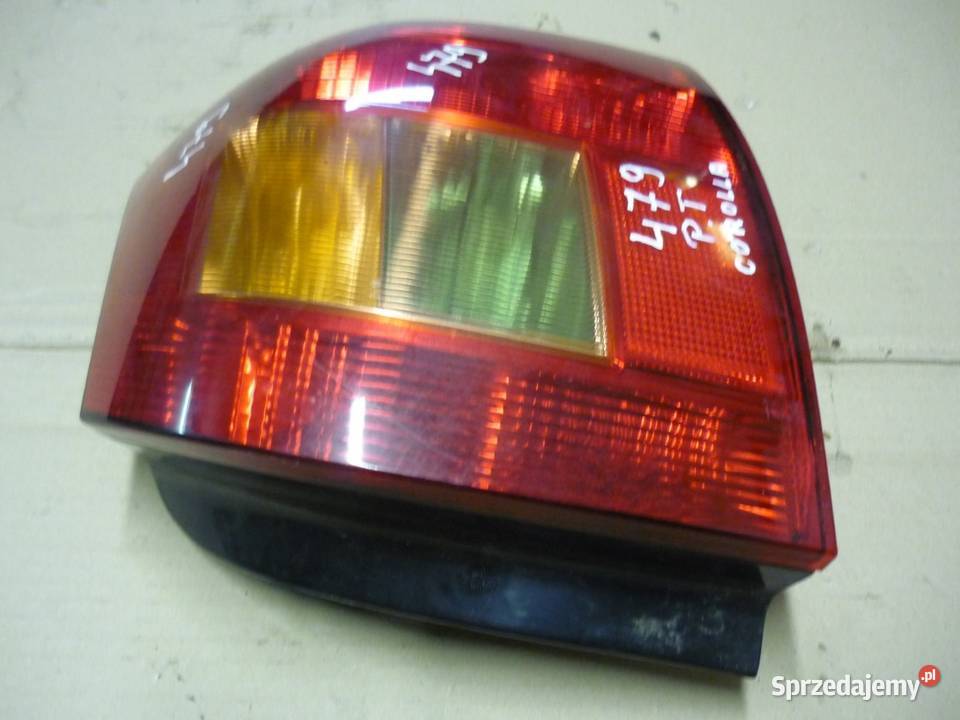TOYOTA COROLLA E12 FL HB LAMPA TYŁ PRAWA osobowe wielkopolskie Zbierkowo