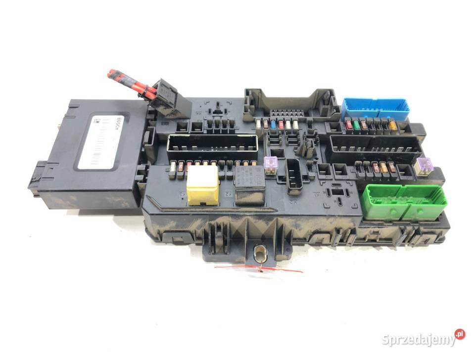SKRZYNKA BEZPIECZNIKÓW OPEL ASTRA H 13145020 osobowe podkarpackie