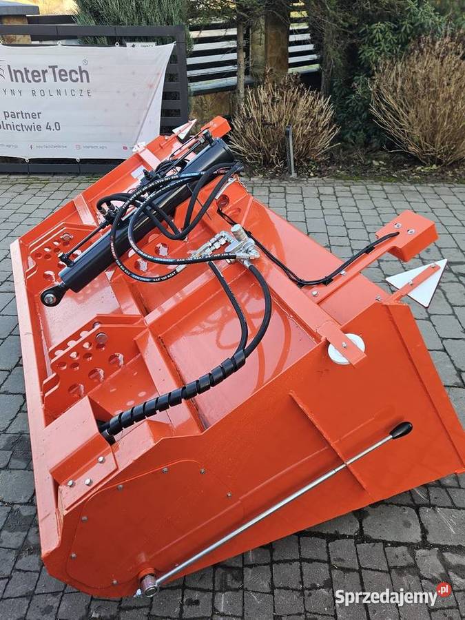 Samozaładowcza Posypywarka piasku 2m na Tuz Mroczków Duży sprzedam