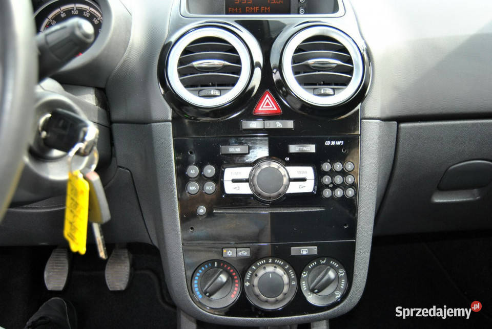 Opel Corsa 12 benzyna Zarejestrowany 2 SZTUKI VAT marża Modliborzyce sprzedam