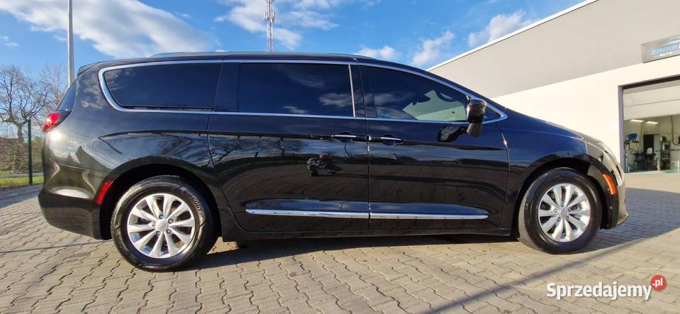 Chrysler Pacifica 2017 7 os dach monitory 130 Kałuszyn sprzedam