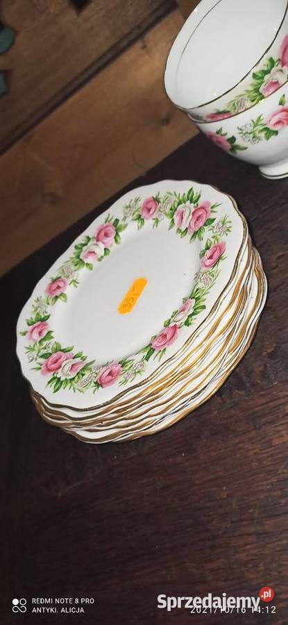 Filiżanka z talerzykiem deserowym Róże
Colclough Porcelana i szkło Gdańsk