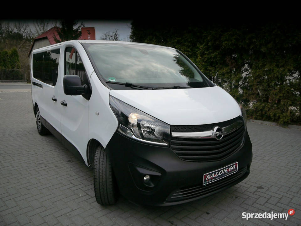 Opel Vivaro Długi 9osob Stan b 100bezwypadkowy biały sprzedam