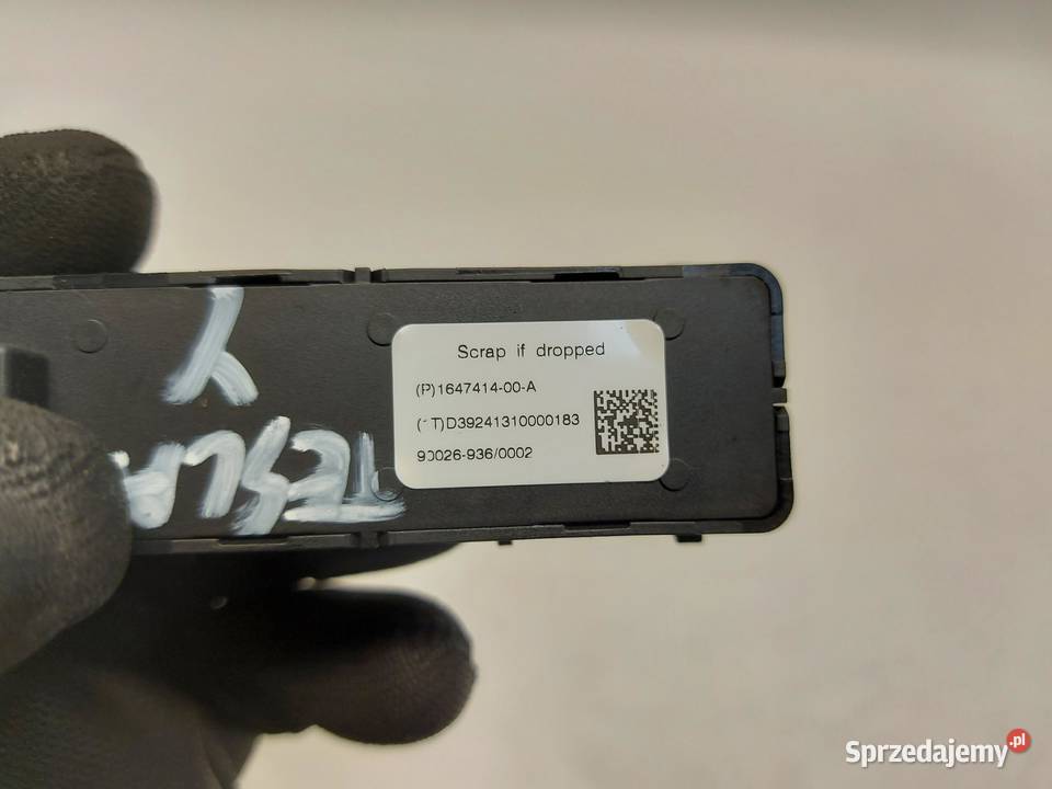 TESLA MODEL Y 2024r PRZYCISK PRZEŁĄCZNIK