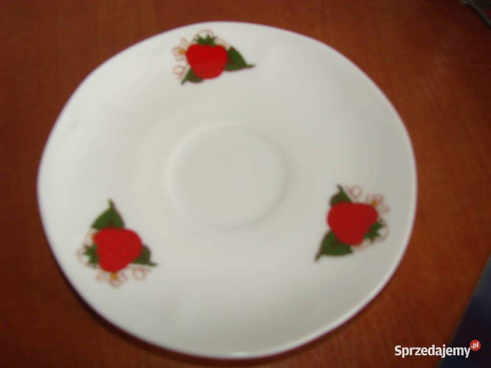 Lubiana Truskawki porcelanowy spodek PRL