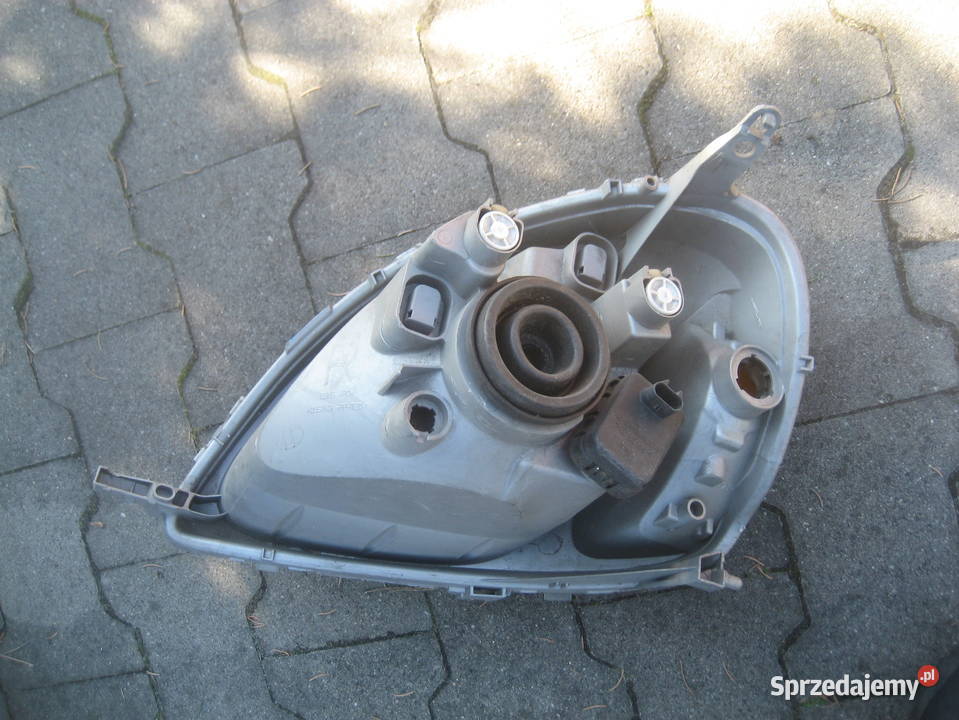 toyota yaris i 0004r lampa przód prawa 89006861