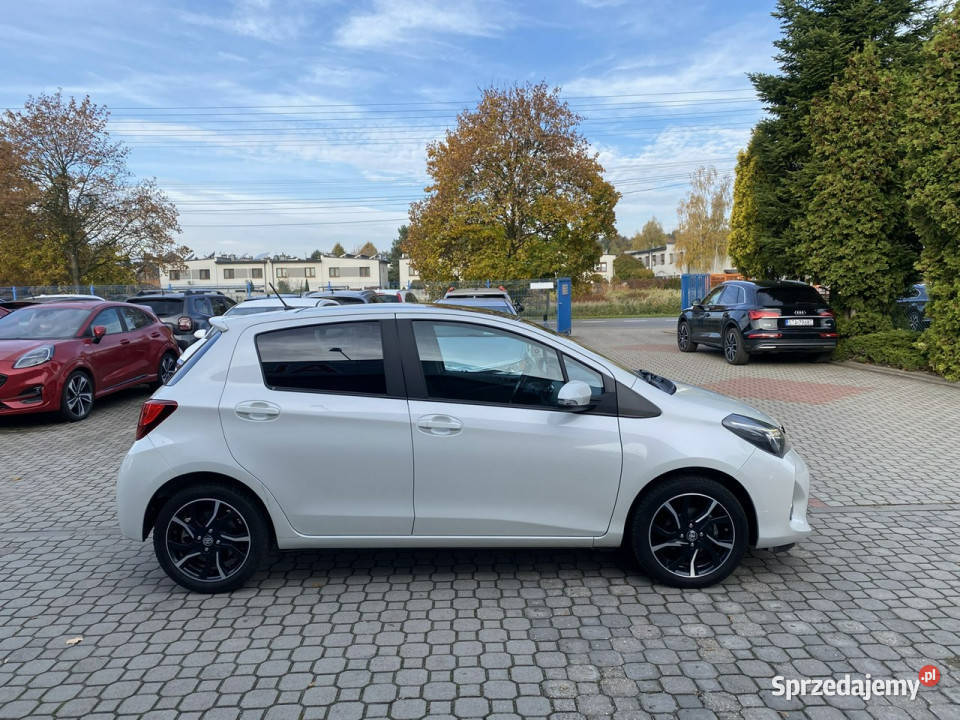 Toyota Yaris 13 99KMBiała gniazdo USB Tarnowskie Góry