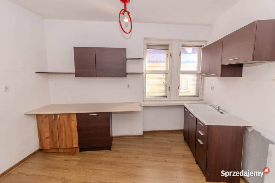 23 pokoje 2 piętro 672m2 Siennieńska 3407zł/m2 Ostrowiec Świętokrzyski