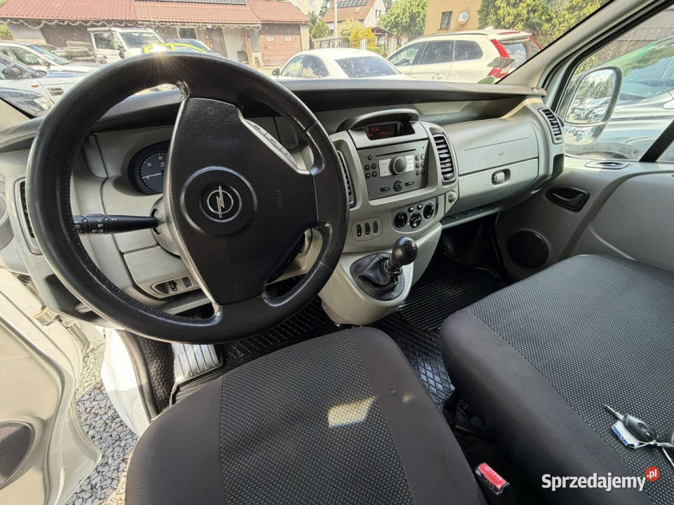 Opel Vivaro 20 benzyna 115 9 osobowy klima I immobilizer Łodygowice