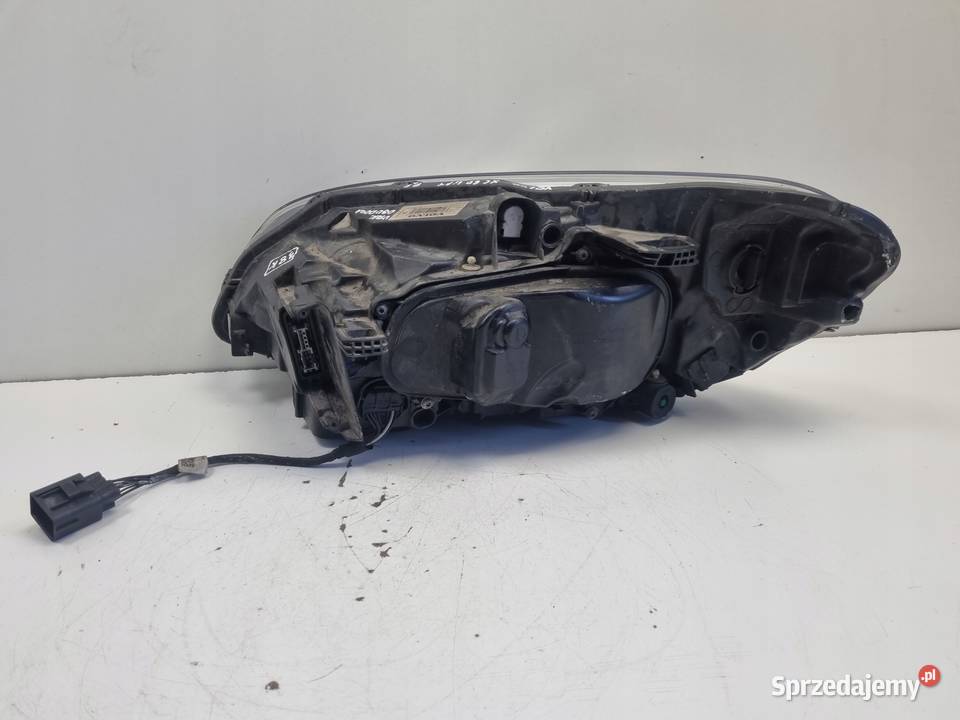 LAMPA PRAWA Volvo XC60 1317r LIFT PRZEDNIA PRAWY Rudka