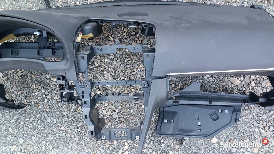 Deska rozdzielcza konsola kokpit Toyota Avensis Radłów