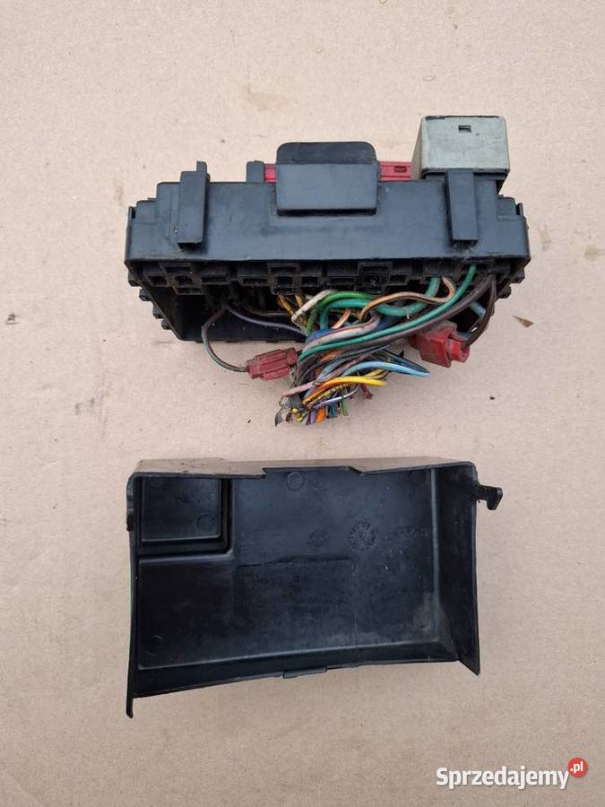 Skrzynka bezpieczników Fiat 126p Maluch EL Stacyjki i kluczyki Motoryzacja Strzelce Opolskie