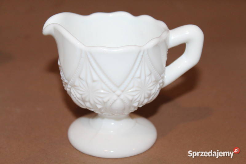 Biały szklany mlecznik 1439 Porcelana i szkło zachodniopomorskie