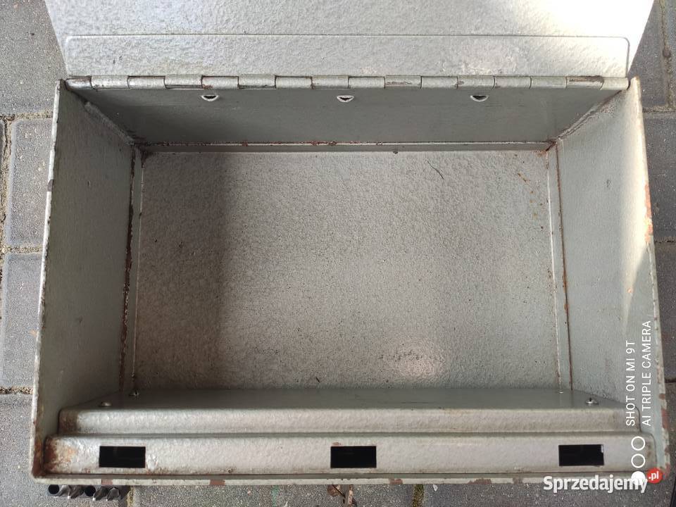Kasetka kaseta stalowa na pieniądze PRL Białystok sprzedam