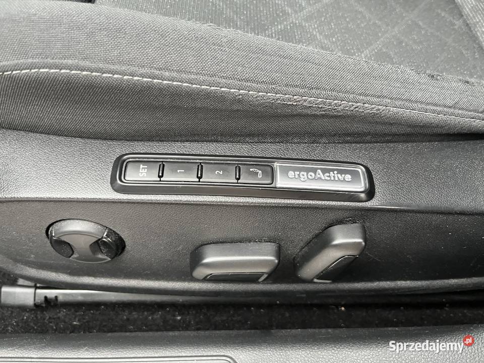 Pewny VW Golf VIII Kombi Bogata wersja Masaże elektryczne lusterka Warszawa