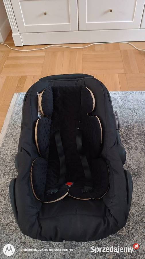 Fotelik samochodowy nosidełko firmy Adbor