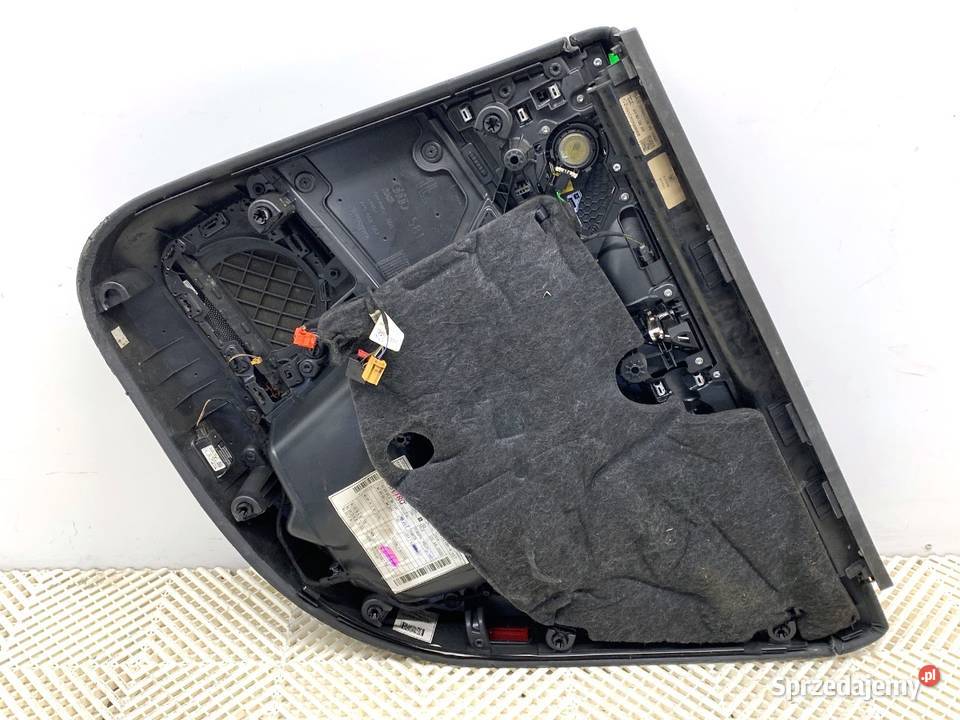 BOCZEK DRZWI LEWY TYŁ ROLETA AUDI A6 C8 Kombi