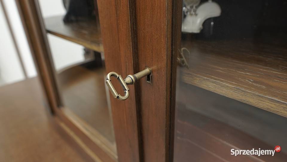 Dębowy kredens z lat 20tych w stylu secesyjnym Jerka