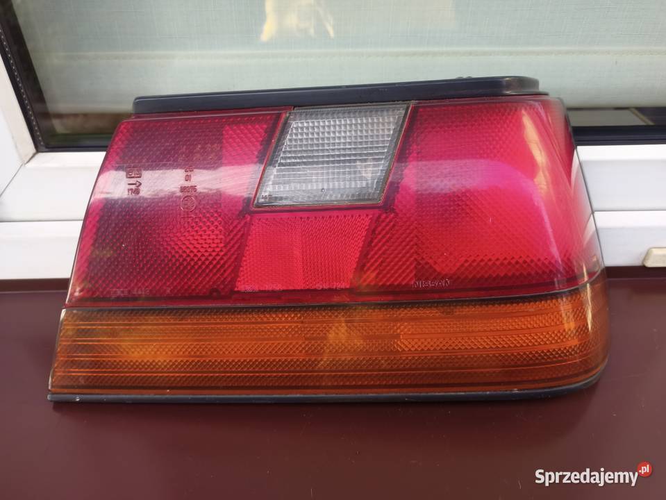 Nissan Sunny N13 lampa tył tylna prawa łódzkie Sieradz