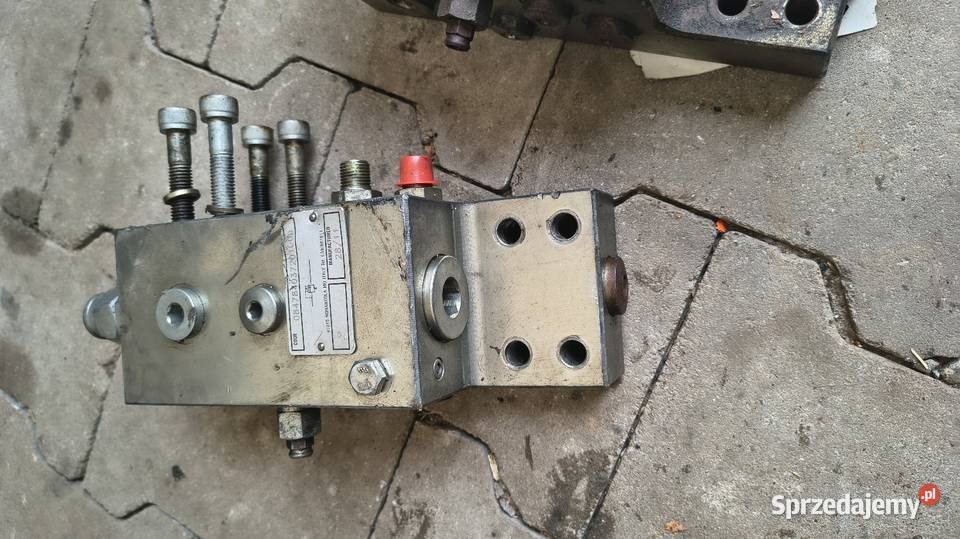 Zawór Zamek Siłownika DOOSAN Dx140w Staszów sprzedam